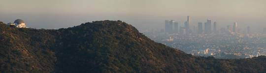 Los Angeles Smog — as viewed from the Hollywood Hills. Griffith Observatory is to the left, and Downtown LA is in the distance. Taken as a 20 segment 2x10 panorama. 17 December 2005 (by Diliff) [4,128 × 1,132]