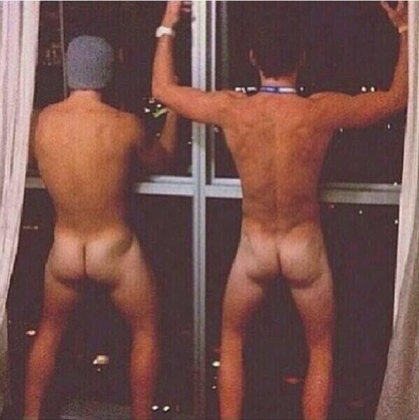 Louis Tomlinson and Zayn Malik Butt Naked