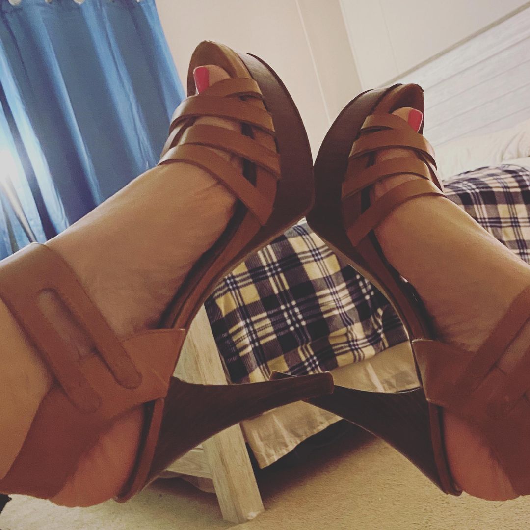 Love these shoes!🌹💋