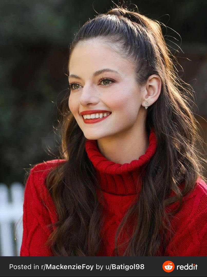 Mackenzie Foy is turning into such a cute and fuckable toy 🤤🍆. That hair is perfect to grab on to while I fuck her mouth. Hmu