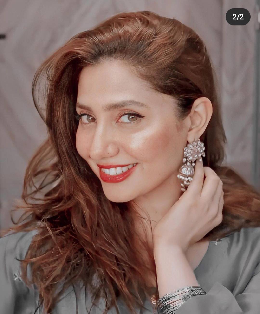 Mahira khan wants you to jerk off badly on her face. She even removes ...