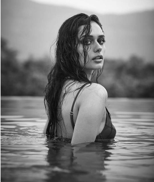 Manushi Chhillar looking saasy
