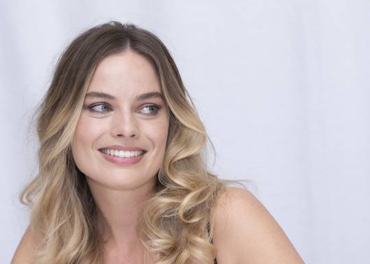 Margot Robbie 6000 x 4256