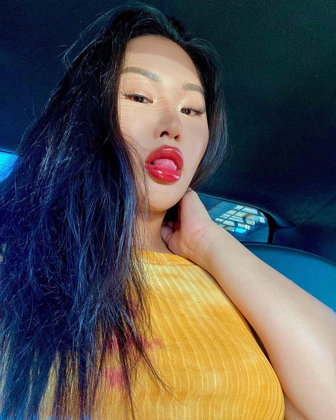 MeganTheKim Scrolller