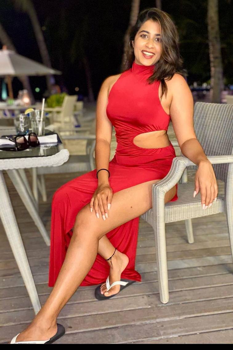 Milky thighs of Nikita Sharma (new)