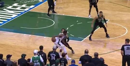 Milwaukee's Matthew Dellavedova steals rolling inbound pass to beat the buzzer