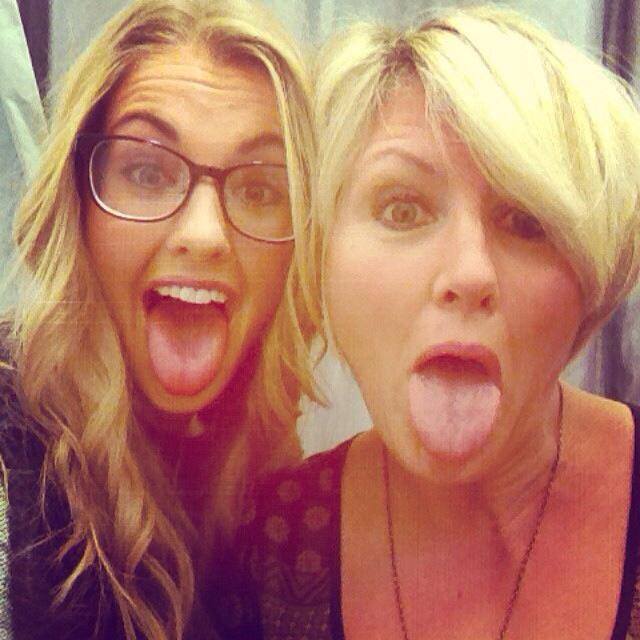 Mom And Daughter Scrolller 