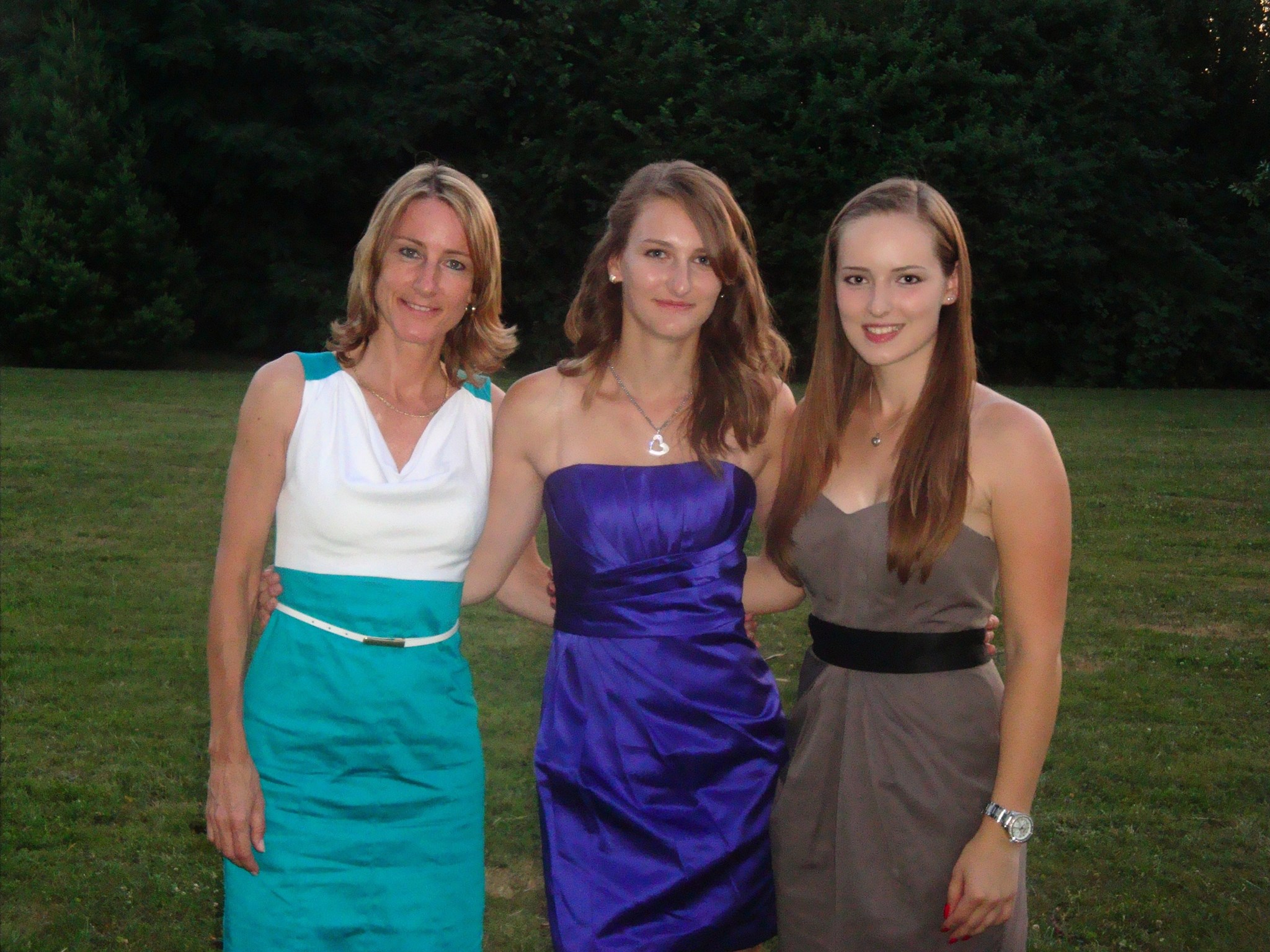 Mom And Daughters Scrolller