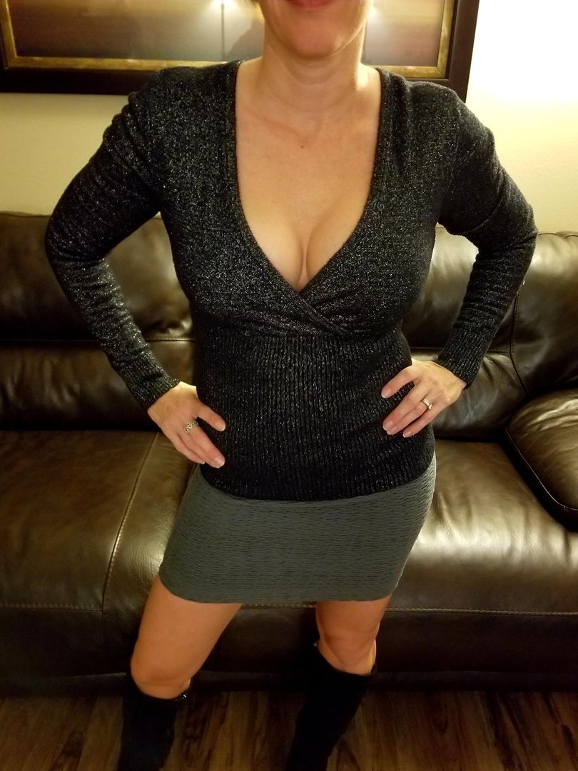 More cleavage from that night