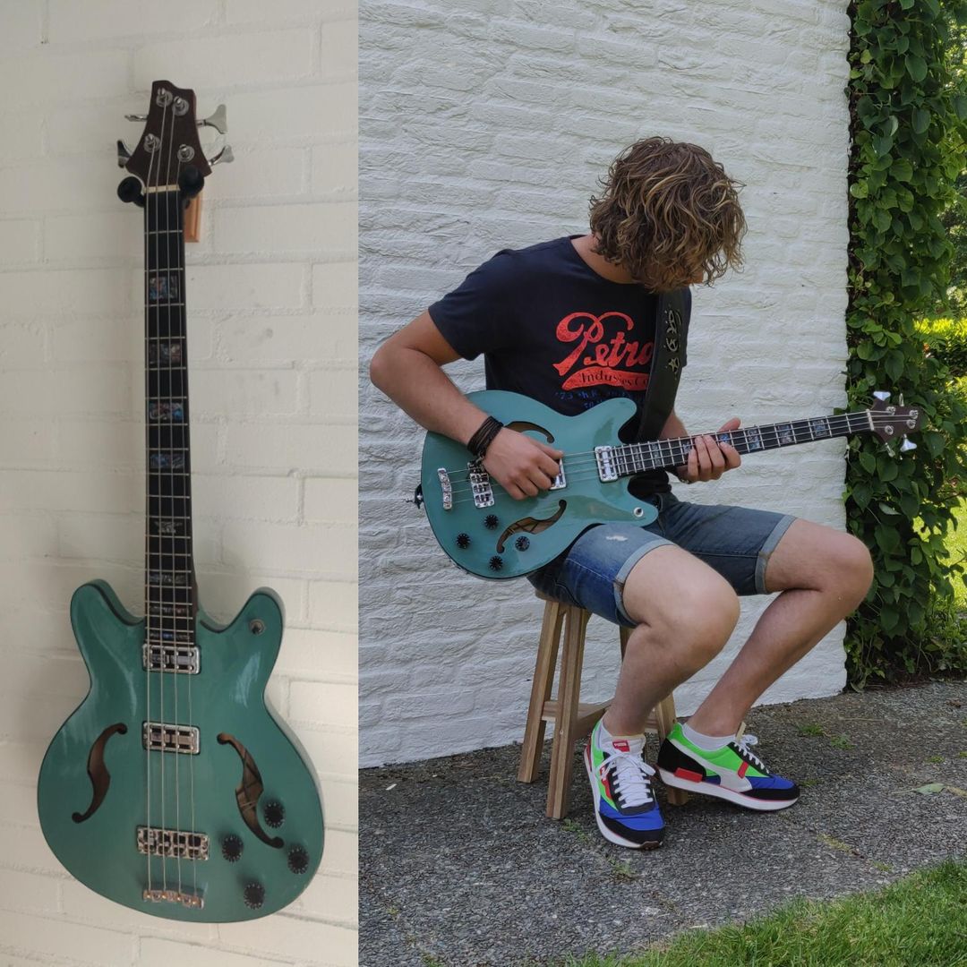 My latest build. A semi hollow, seafoam green, shortscale bass. Ask anything you want in the comments !