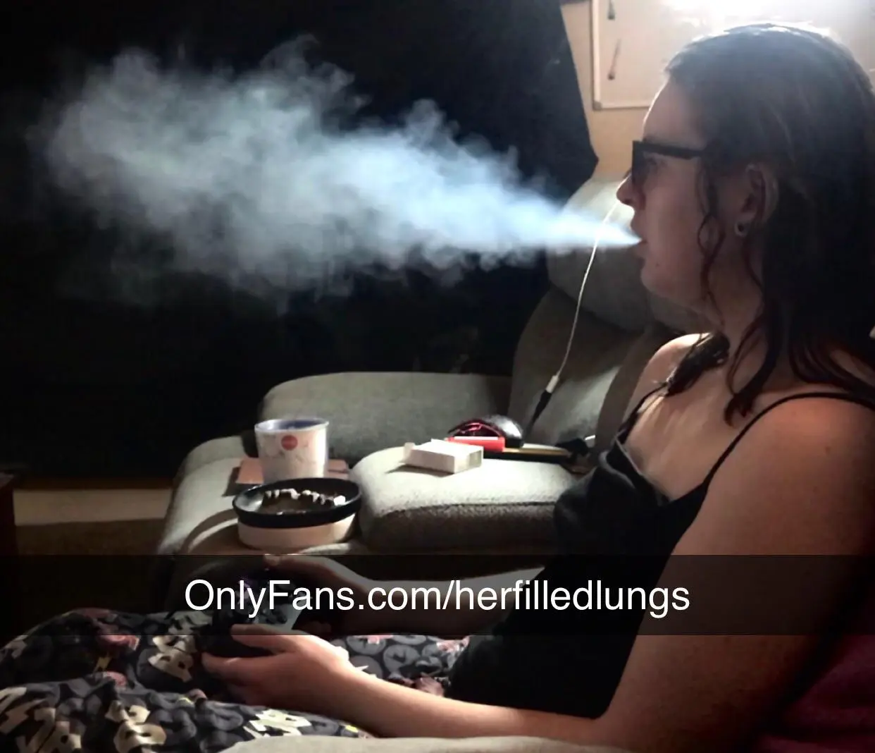 My lungs used to battle me when I wanted this much smoke inside them ; now they beg me for more and more ❤️💋🚬🚬🚬🚬