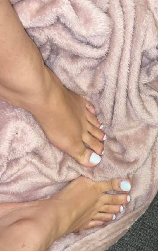 Need someone to show my feet some love and maybe spoil them a little?🥺