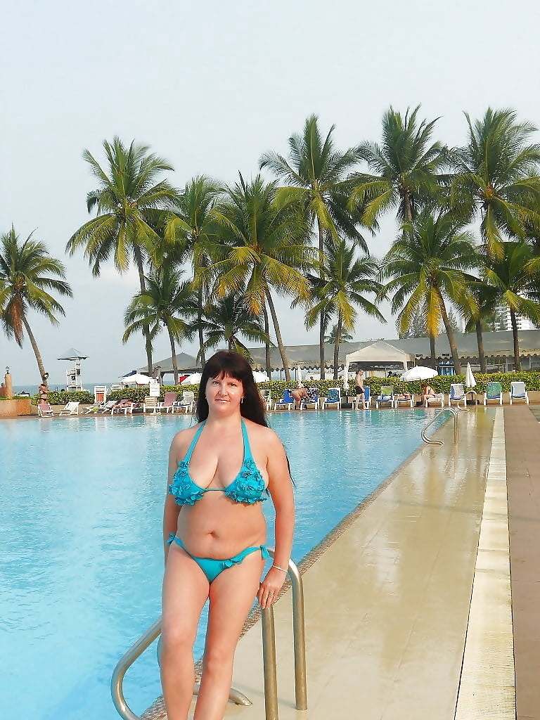 Nice big belly on this resort MILF