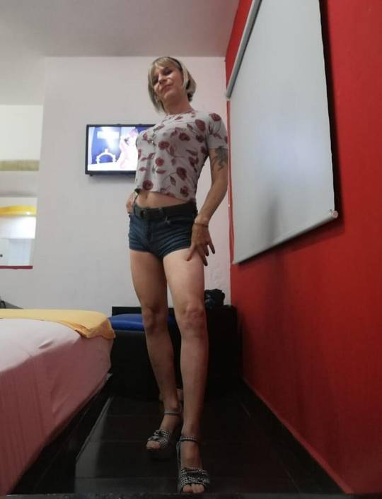 One of those nice motel rooms! Who else enjoy going to a motel and have a photo session?