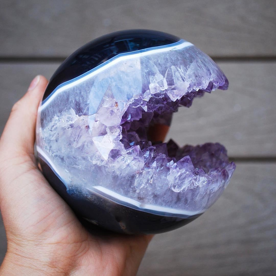 Pac-man shaped amethyst