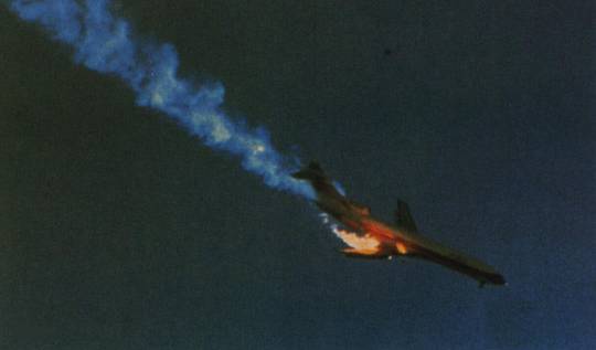 Pacific Southwest Airlines Flight 182 moments after a midair collision with a smaller plane [800x470]