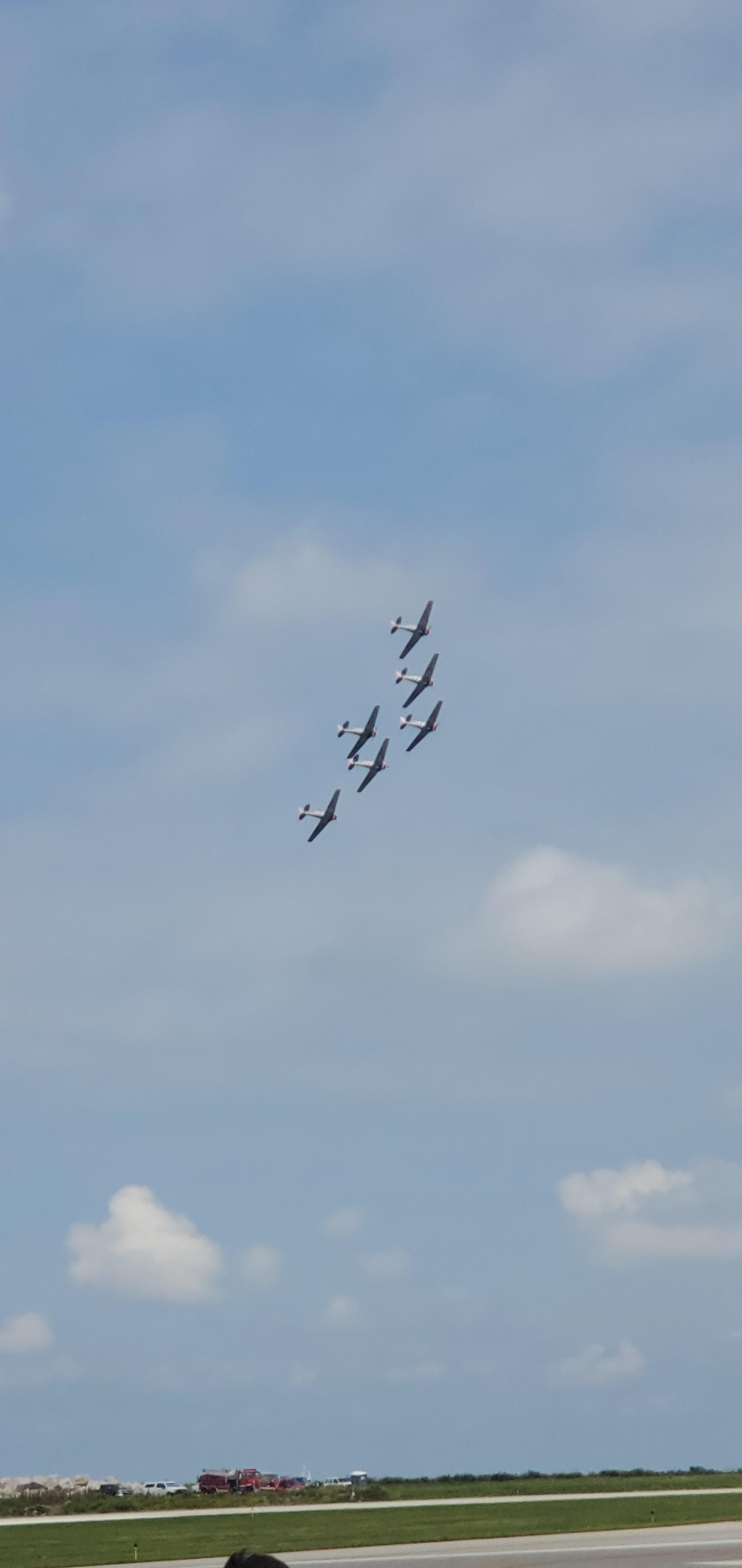 Perfect delta formation over clecland airshow | Scrolller