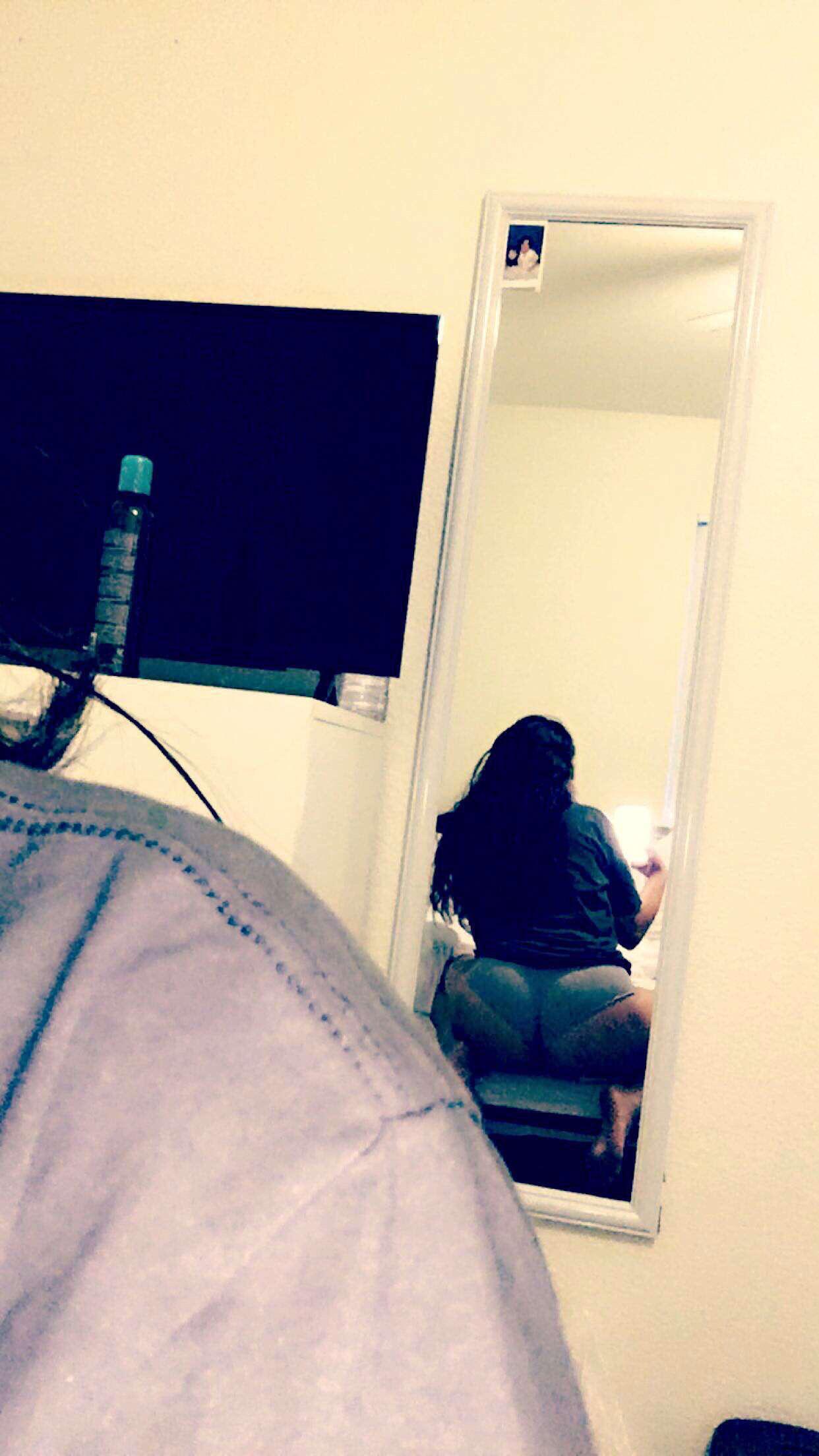 Perfect Latina ass🍑💦 Scrolller