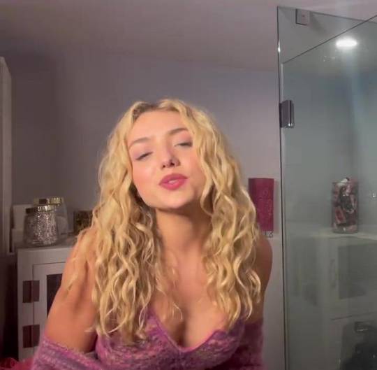 Peyton Roi List -