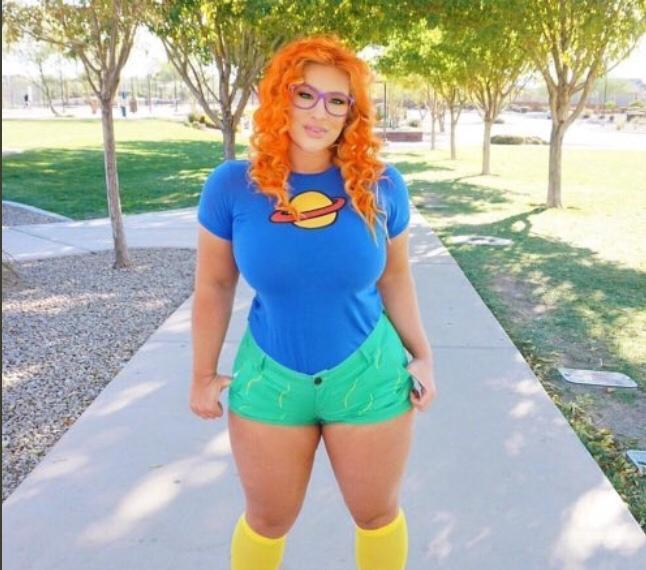 Please someone tell me her name