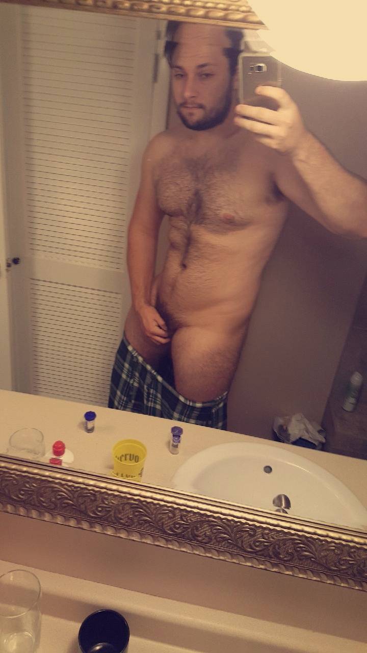 PM me if you wanna watch me cum on skype