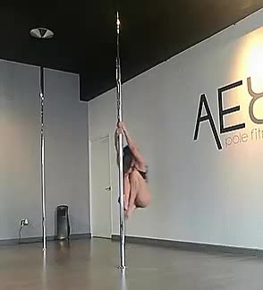 Pole Dancer With Unique Use of Her Legs