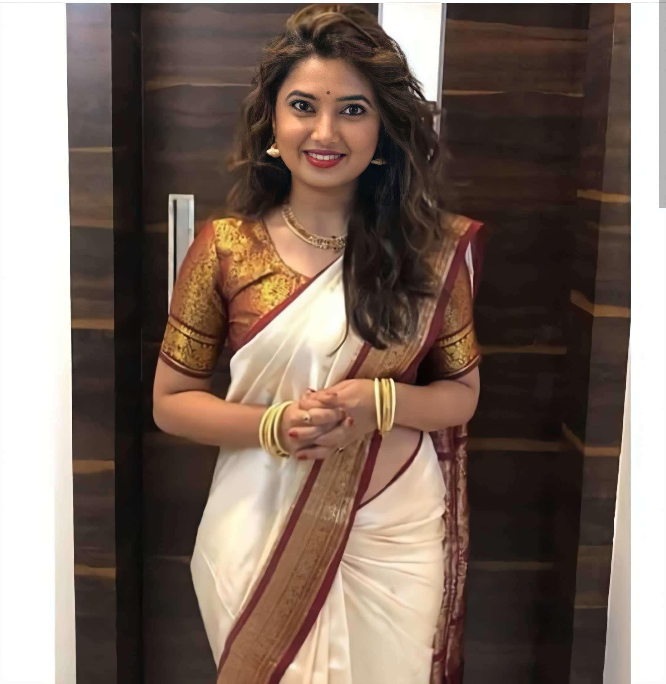 prajakta in saree