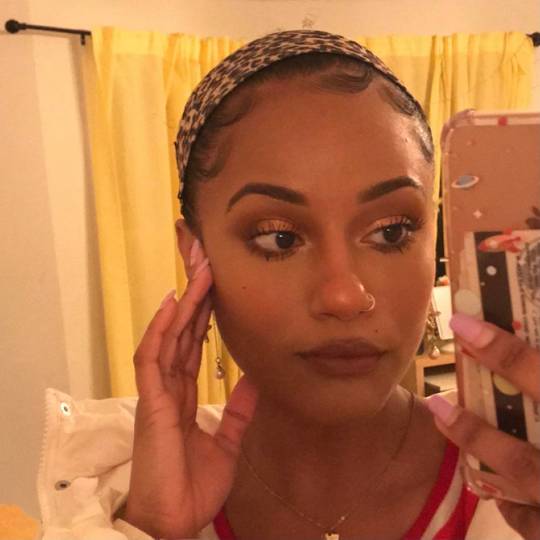 Pretty brown eyes 😏