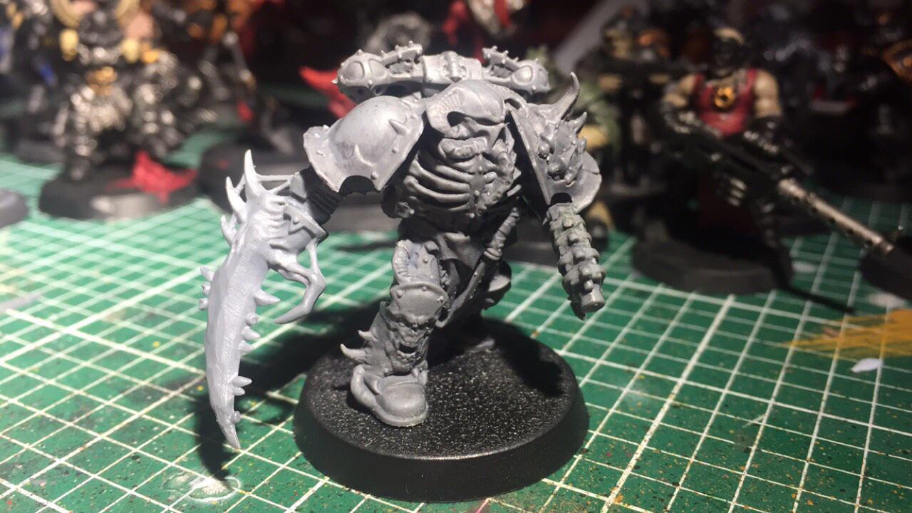 Really happy with this mutated arm conversion. Probably going to be a champion of Slaanesh.