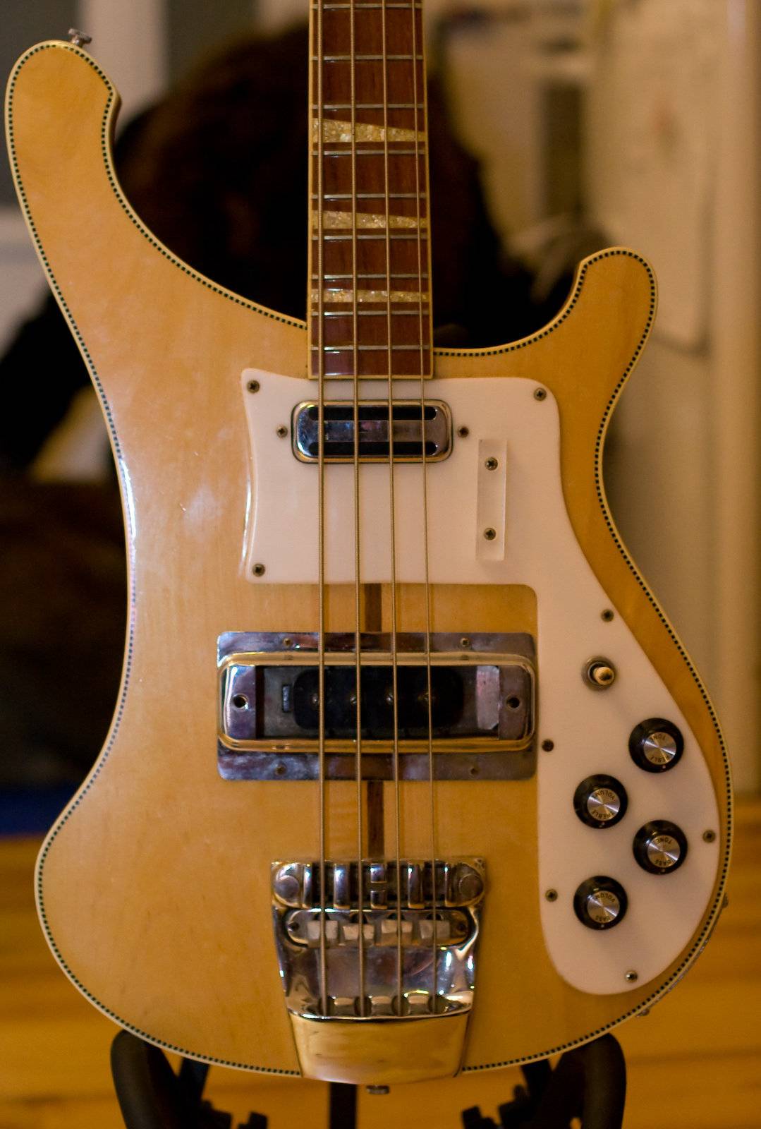 Rickenbacker 4001 '72 [1079x1600]