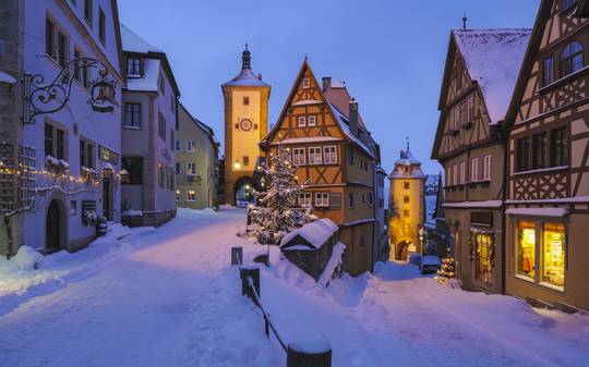 Rothenburg after snow fall [1680x1050]