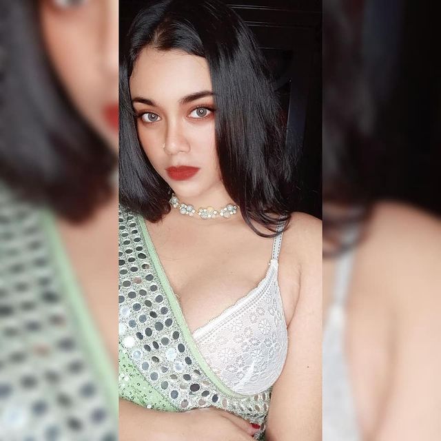 Sexy Kazi Radia Scrolller
