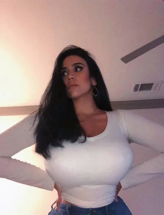 Slim waist, huge knockers