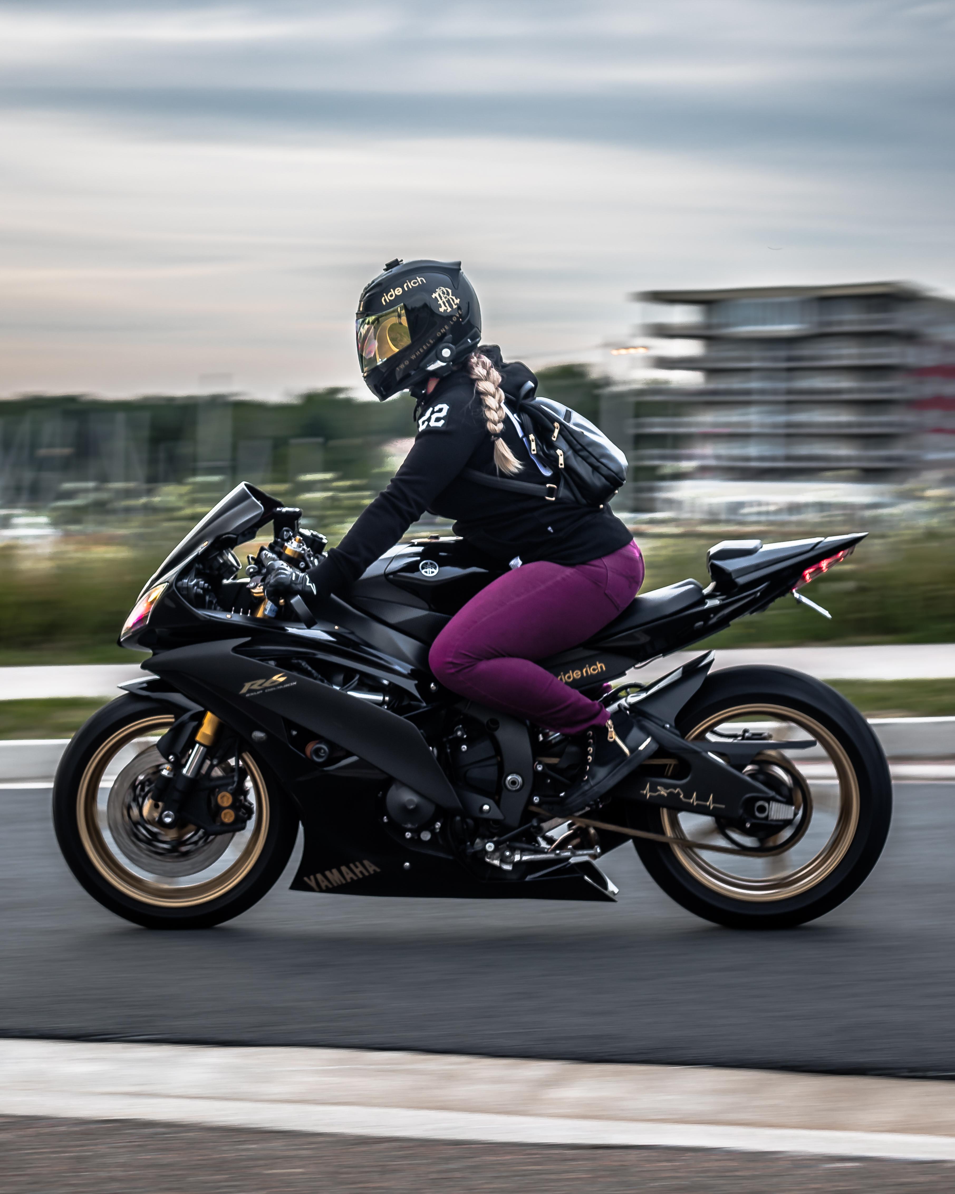 07 R6 Raven Snapped this R6 Raven edition as she arrived to our meet | Scrolller