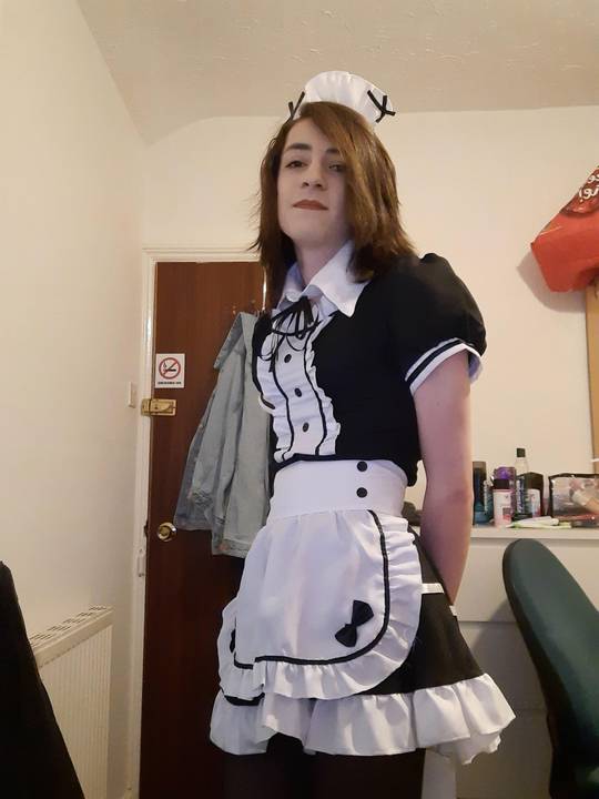 So I got a Maid costume as a joke but I actaully felt mega cute and euphoric in it. 20 MTF pre everything.