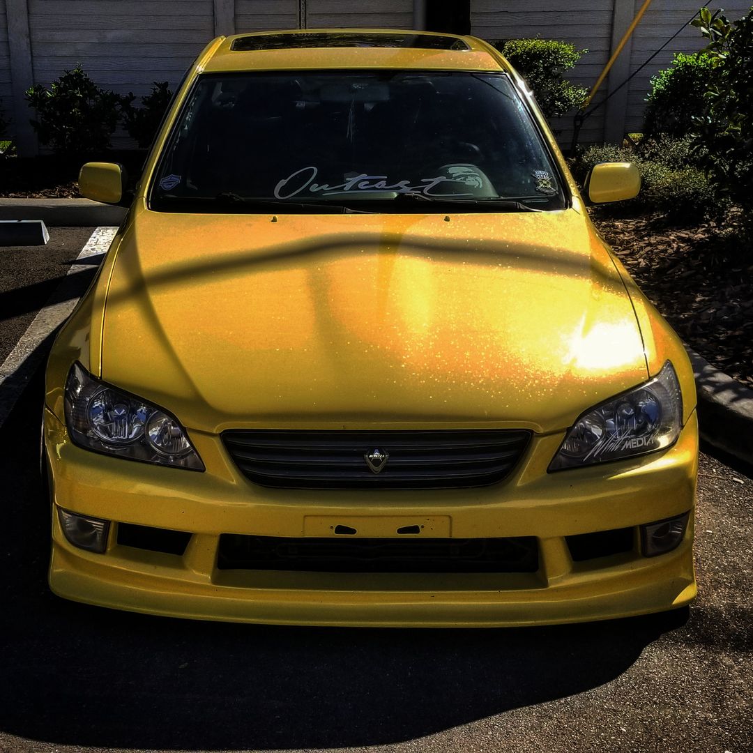 Solar yellow with gold flake @pacman_is300