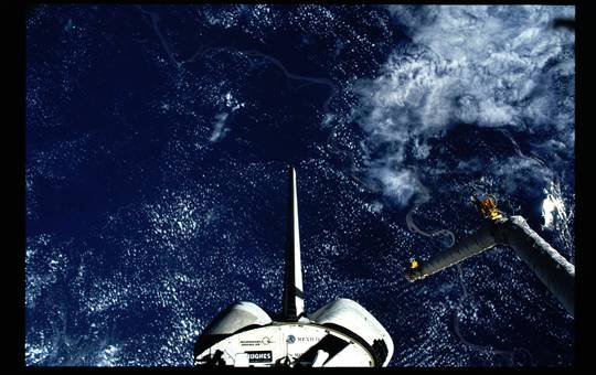 Space Shuttle Discovery's payload bay as seen on STS-51G [3568x2245]