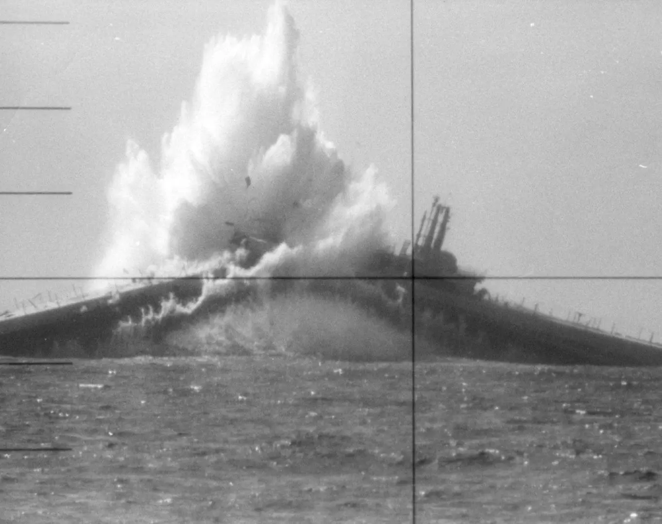 Sub on Sub Action! Devilfish (SS-292), being sunk as a target by Wahoo ...