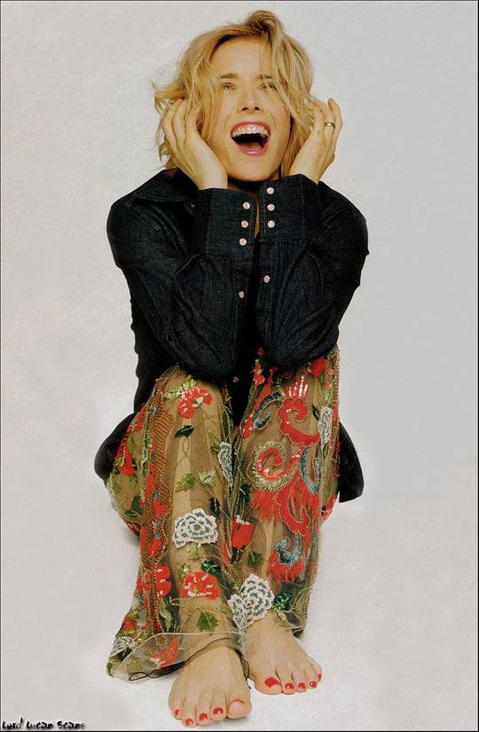 Tea Leoni feet