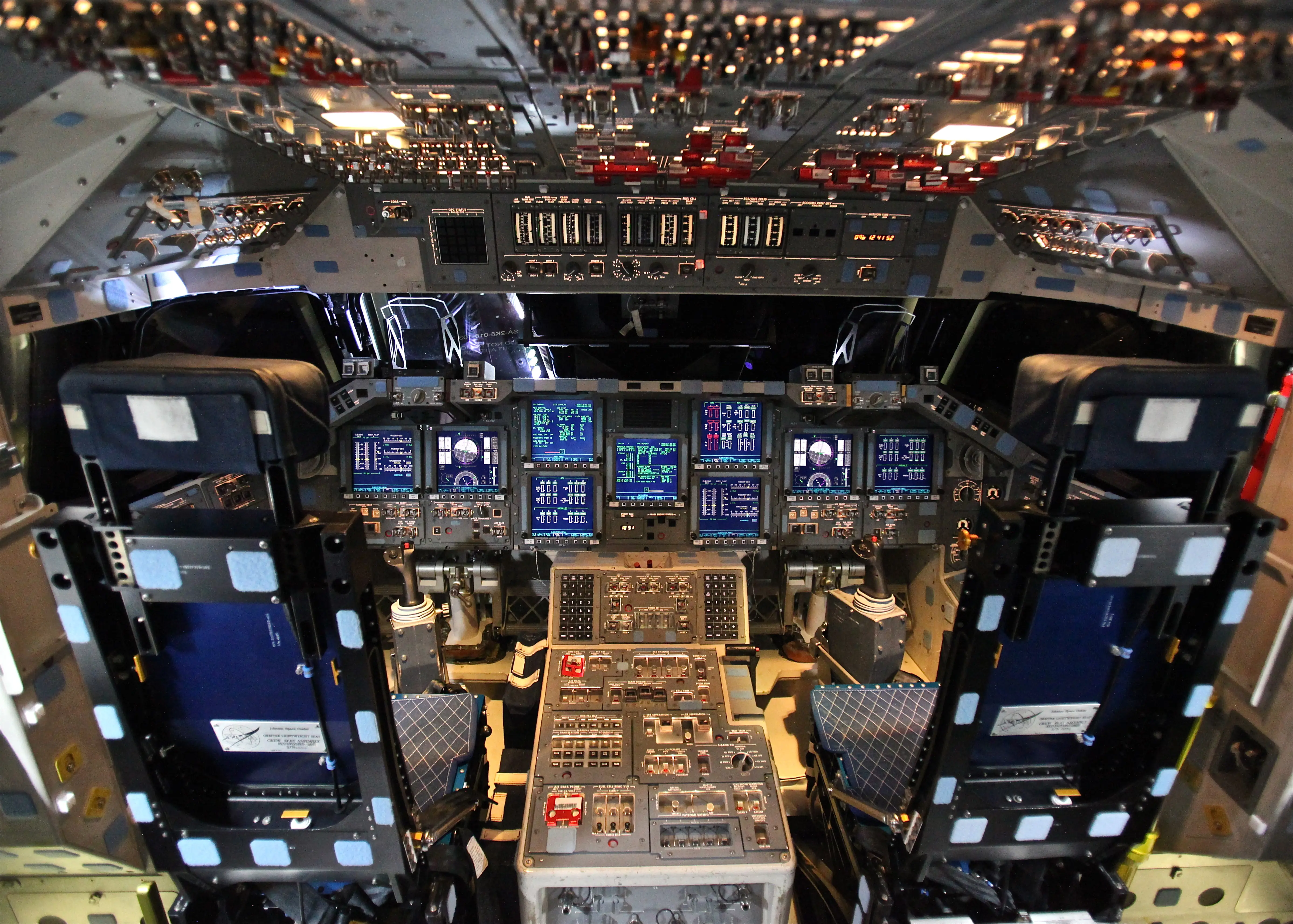 The Cockpit of the Space Shuttle, Endeavour [4797x3430] | Scrolller