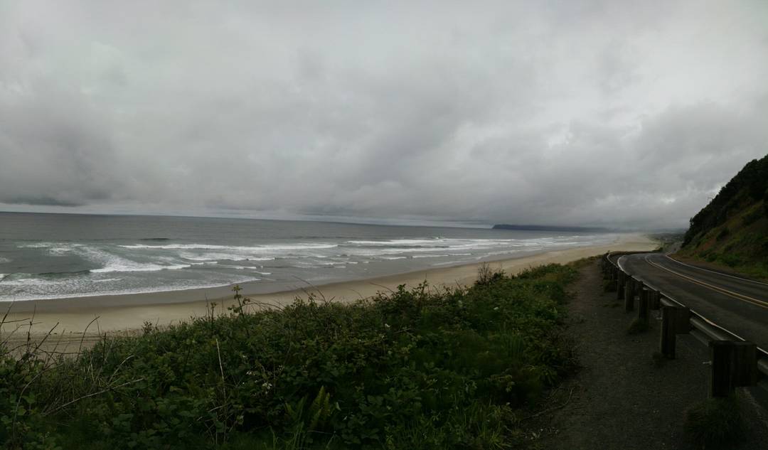 The gray, natural state of the Oregon Coast - Highway 101 [OC] [2144 x 1256]