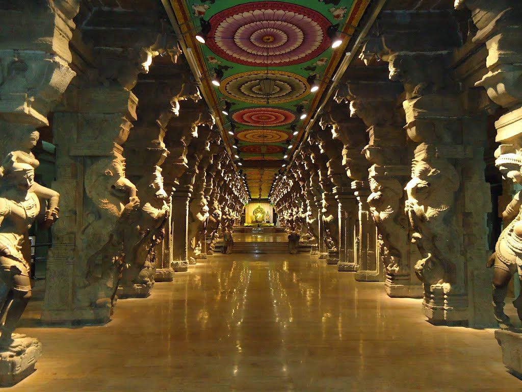 The Hall Of Thousand Pillars in Madurai Meenakshi Sundareswarar temple. This hall contains 985 carved pillars, with two shrines occupying the space of the remaining 15.