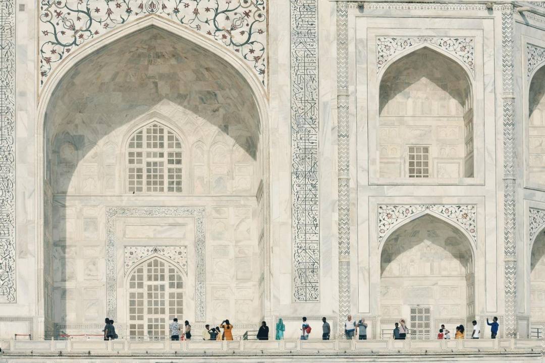 The sheer size of Taj Mahal. Humans for scale.