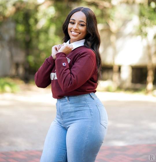 Thick thighs in jeans