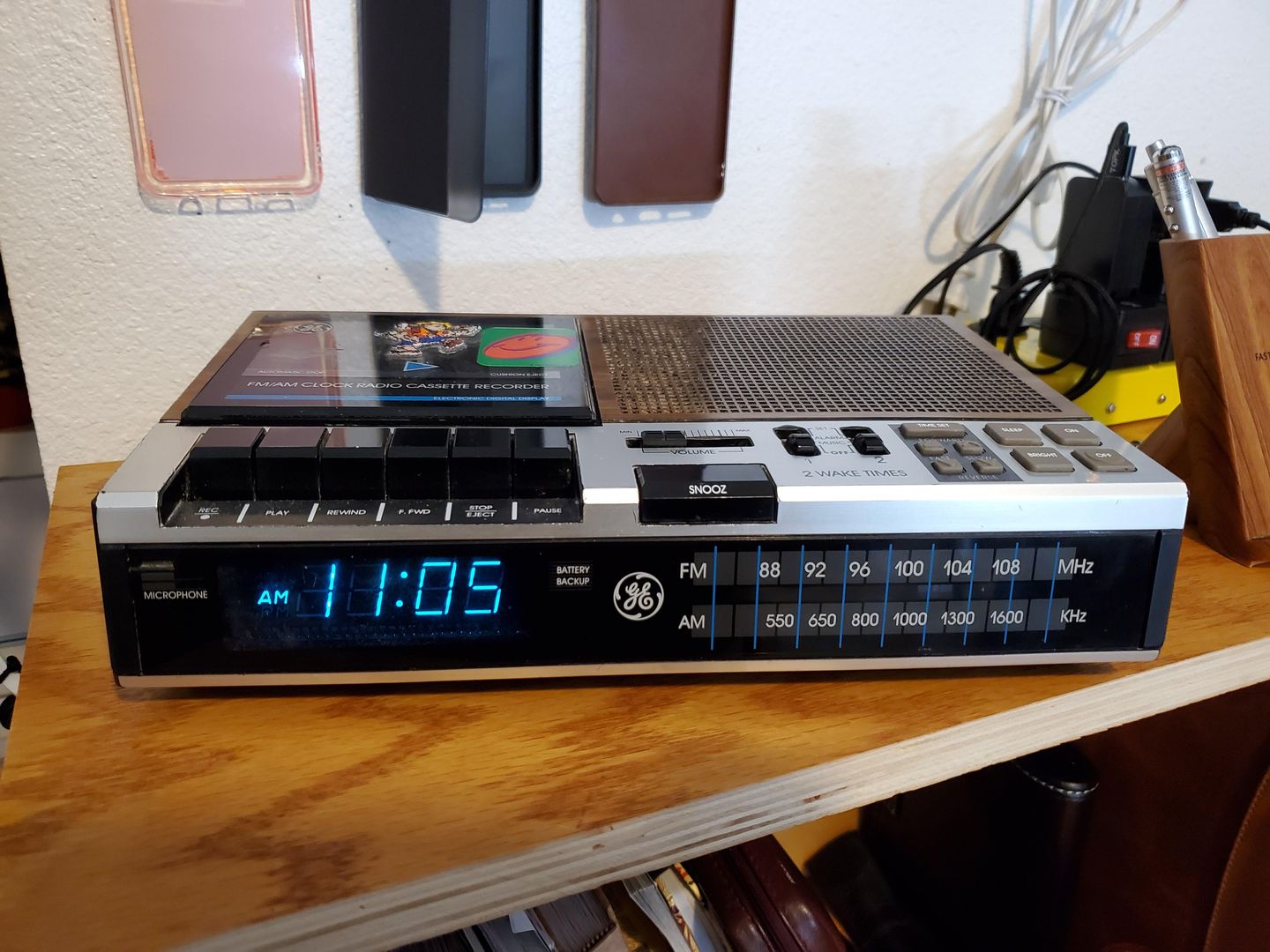 This GE alarm clock radio cassette player