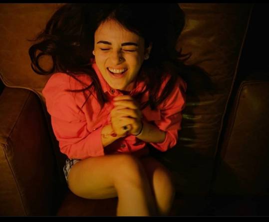 Tiny ass bombshell 🔥🔥