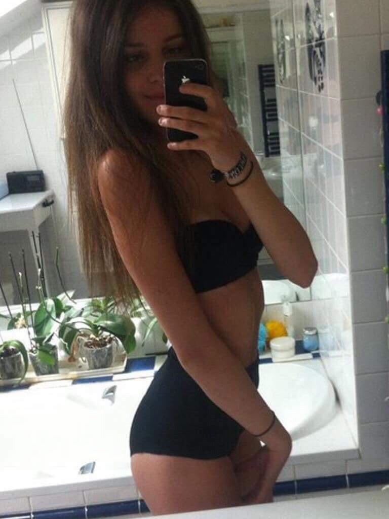 Tiny selfie babe
