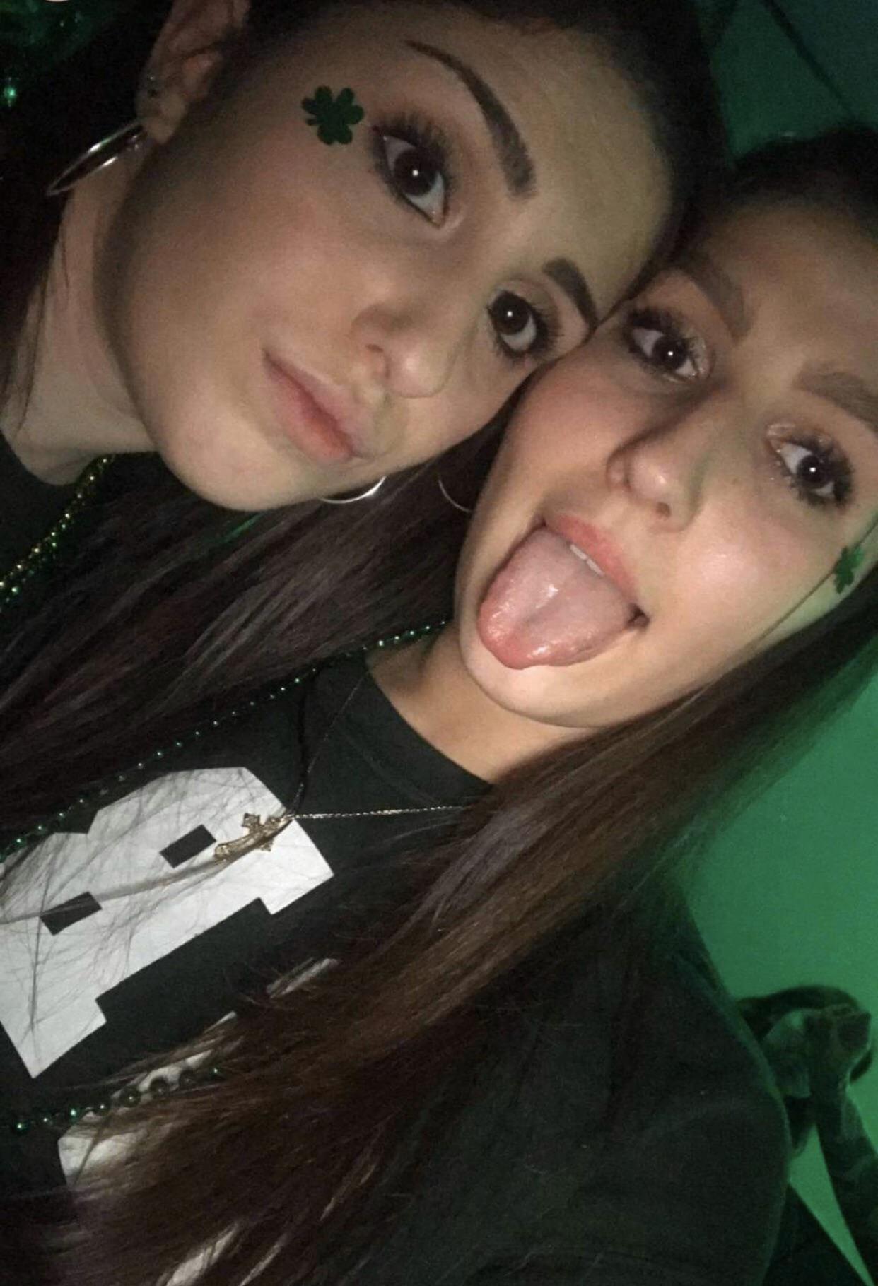 Scrolller Out Tongue out | Scrolller