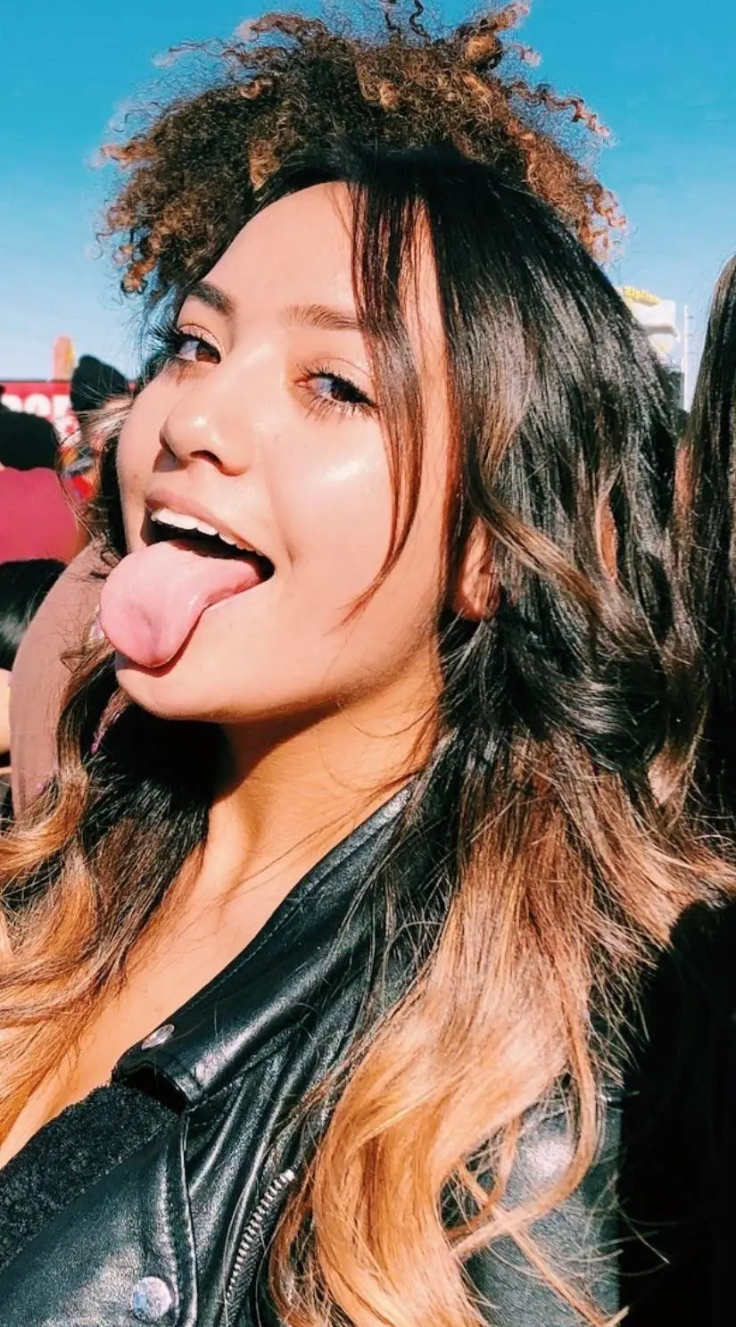 Scrolller Out Tongue out | Scrolller