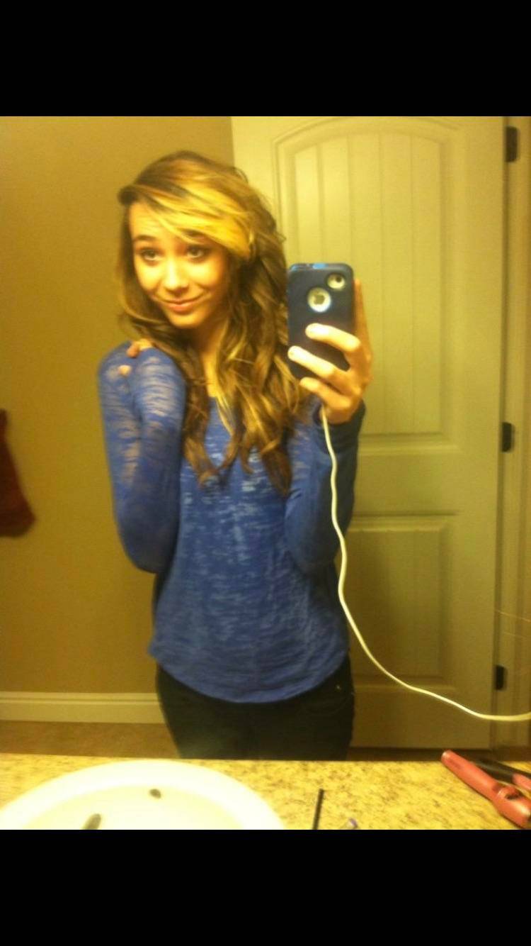 Trade wife pics to see her naked! | Scrolller